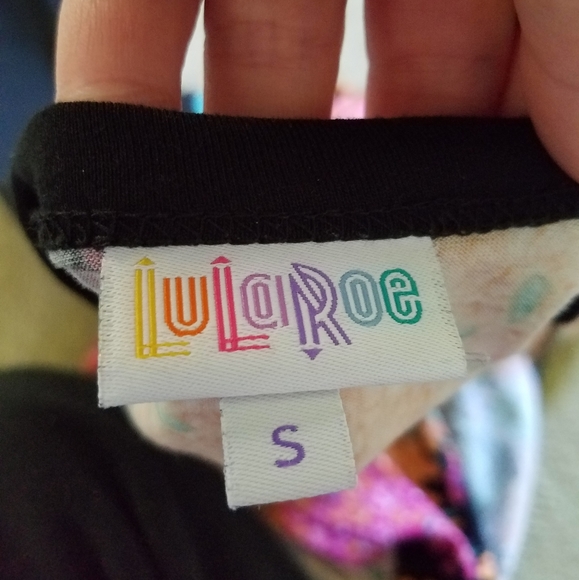 LulaRoe Flowered Randy Tee 💐 - Picture 6 of 7